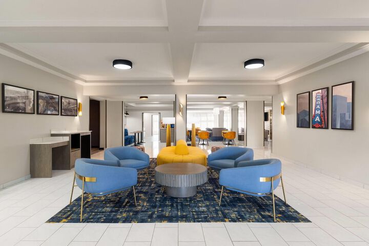 Entrance & Lobby