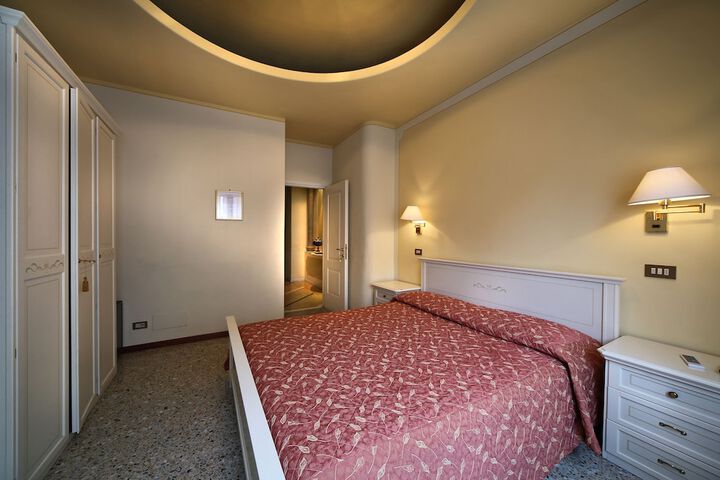 Room 13 of 25