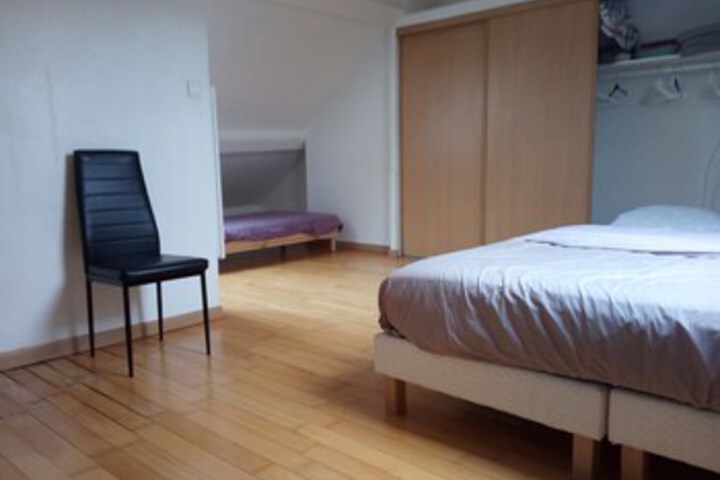 Room 8 of 9