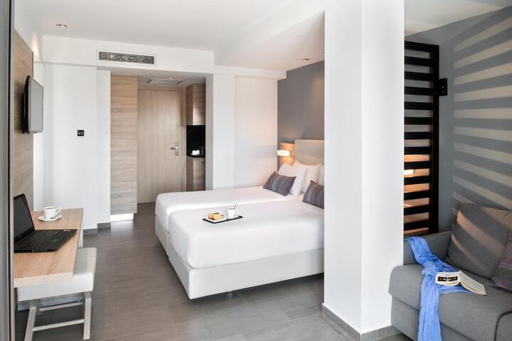 Room 11 of 51