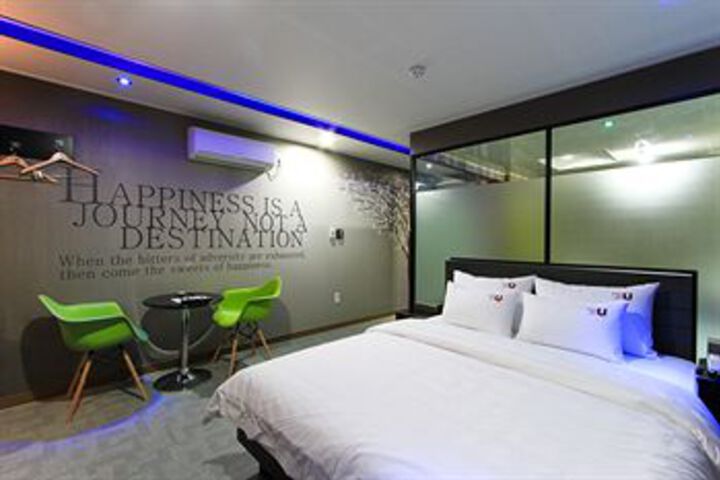 Room 9 of 22