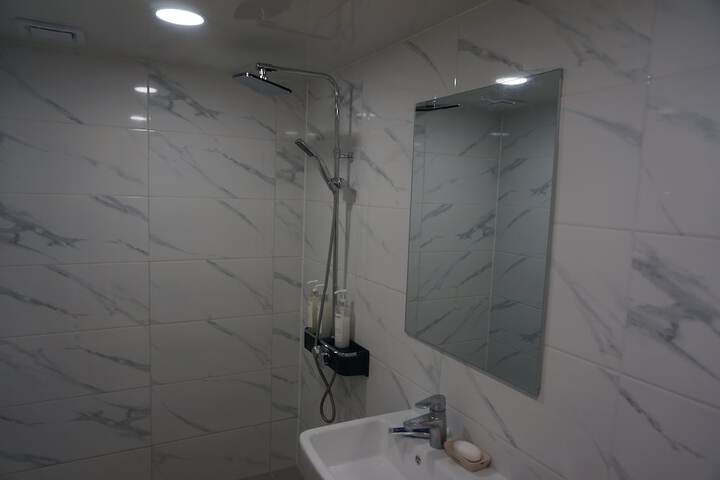Room 7 of 9