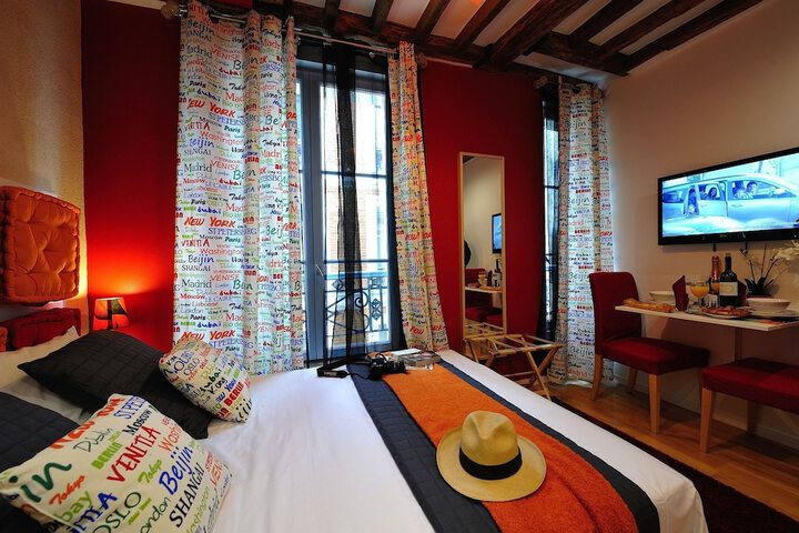 Room 100 of 648
