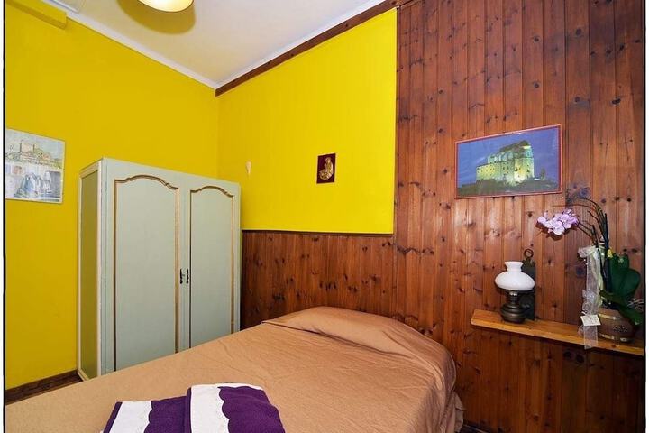 Room 6 of 31