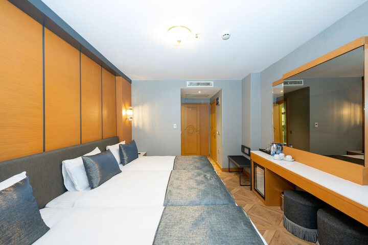 Room 45 of 144