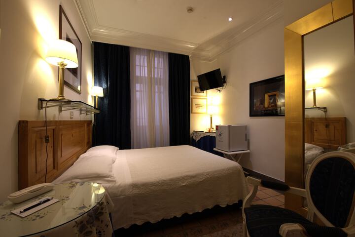 Room 46 of 76