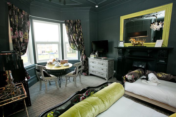Room 83 of 250