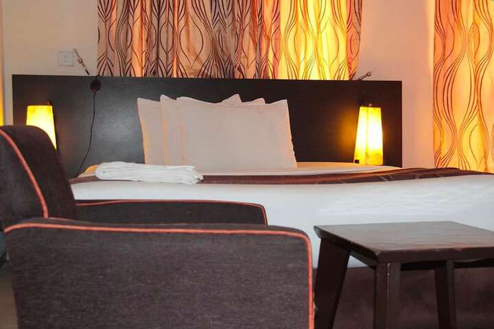 Room 6 of 14