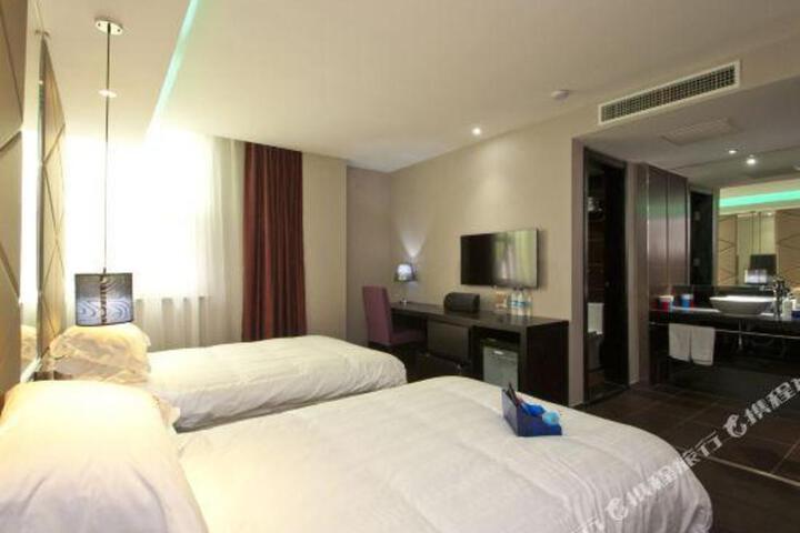 Clarity Hotel (Yishui Bus Terminal)