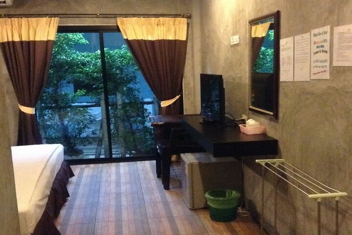 Room 3 of 156