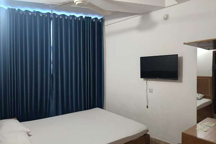 Room 15 of 23