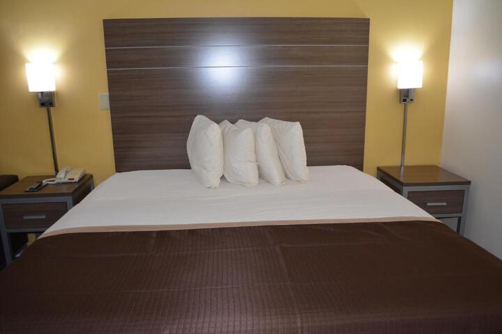 1 King Bed (1 of 12)