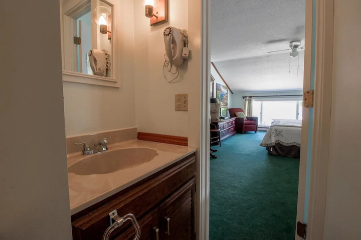 Room 9 of 23