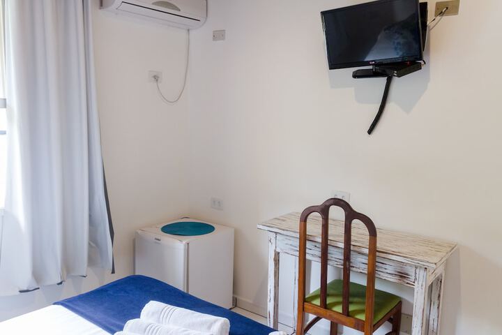 Room 4 of 99