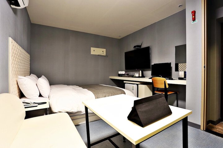 Room 77 of 91