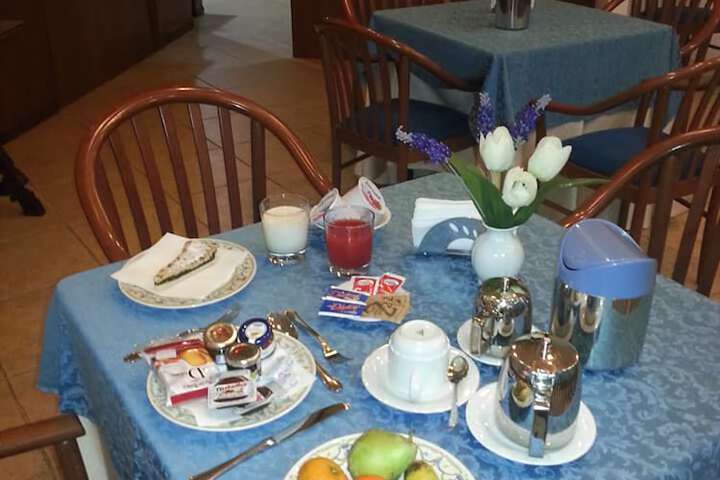 Breakfast/Coffee Service 25 of 48