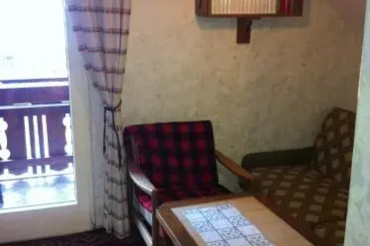 Room 6 of 13