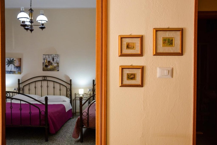 Room 6 of 17