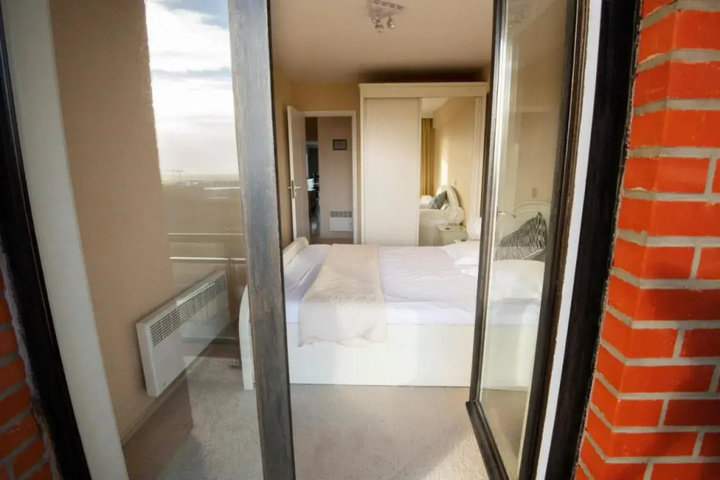 Room 4 of 11