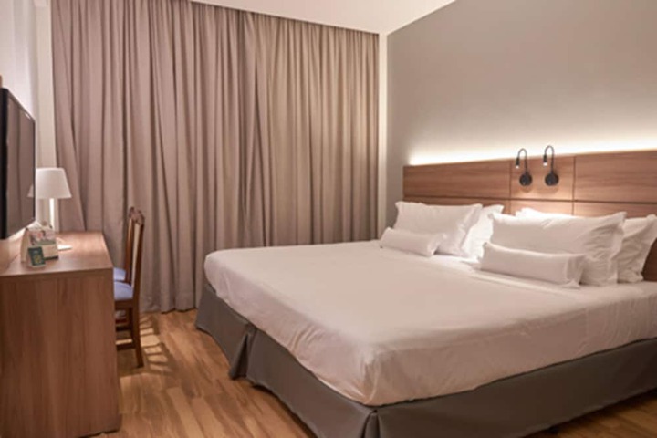 Room 8 of 34