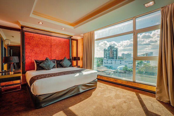 Room 17 of 80