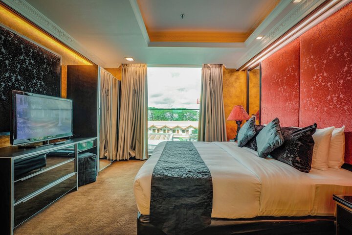 Room 10 of 80