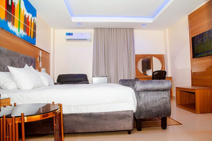 Room 6 of 36