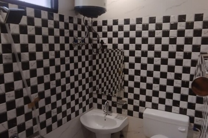 Room 25 of 28