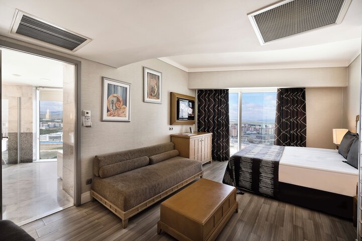 Room 30 of 95