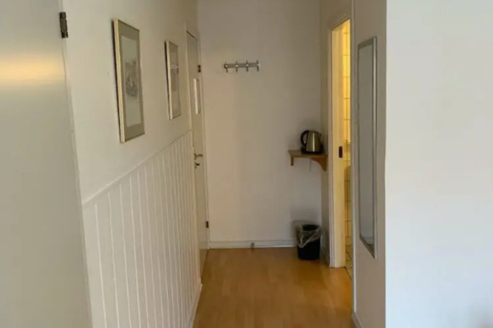 Room 10 of 13