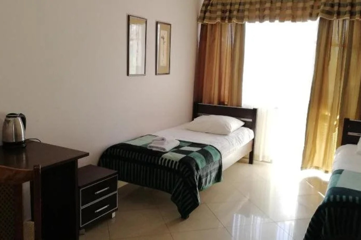 Room 7 of 16