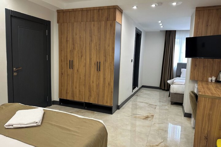 Room 16 of 33