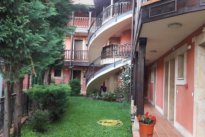 Hotel Exterior 29 of 37