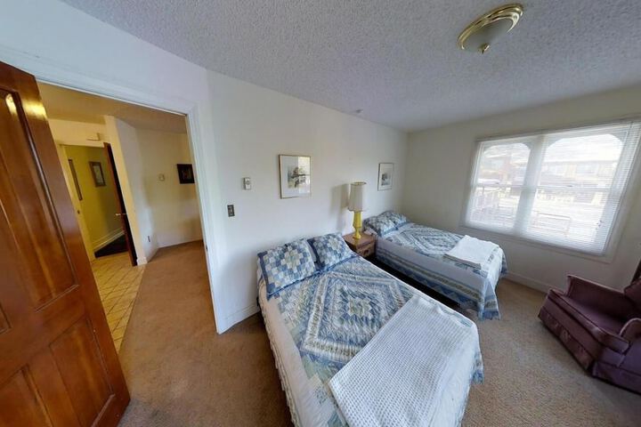 Room 8 of 42