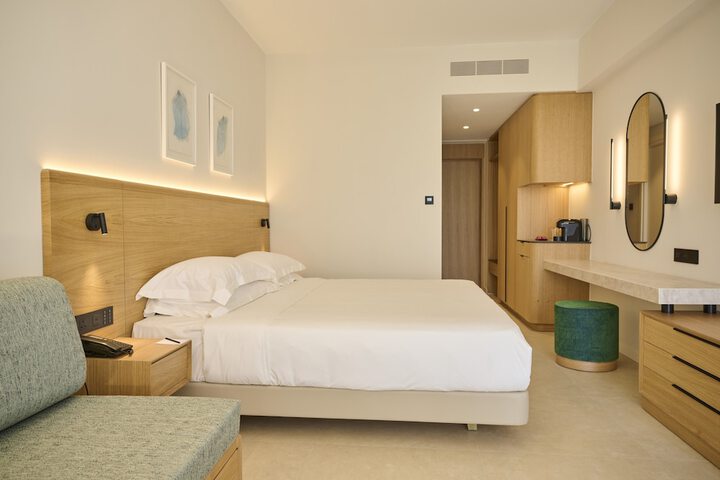 Room 9 of 93