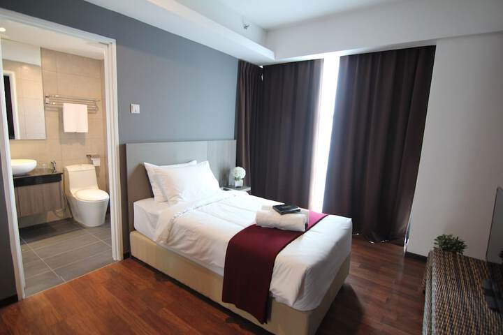 Room 4 of 68