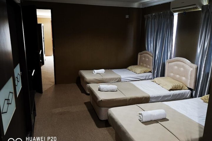 Room 6 of 18