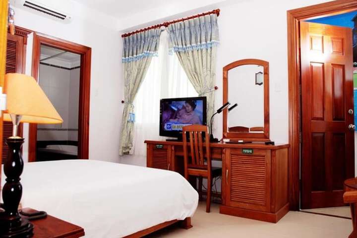 Room 4 of 17