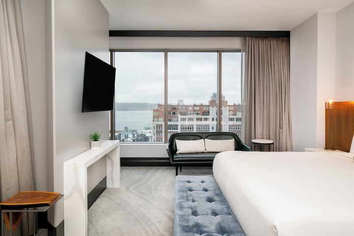 Room 44 of 170