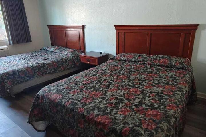 Room 10 of 22