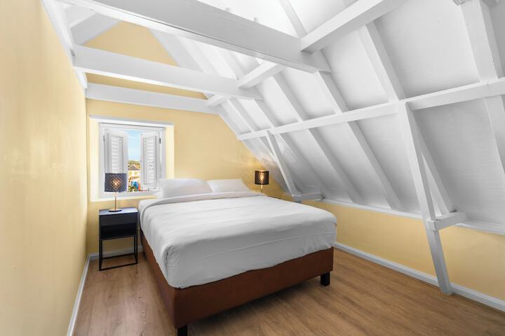 Room 15 of 79