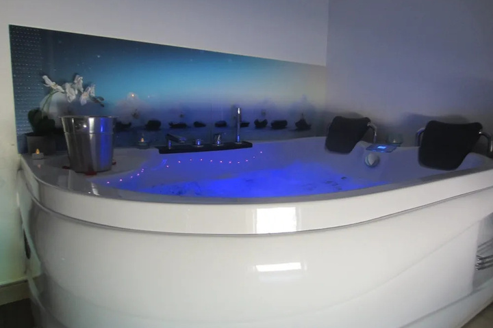 Room 6 of 17