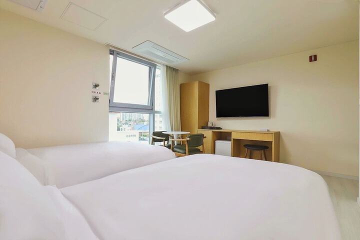 Room 10 of 76