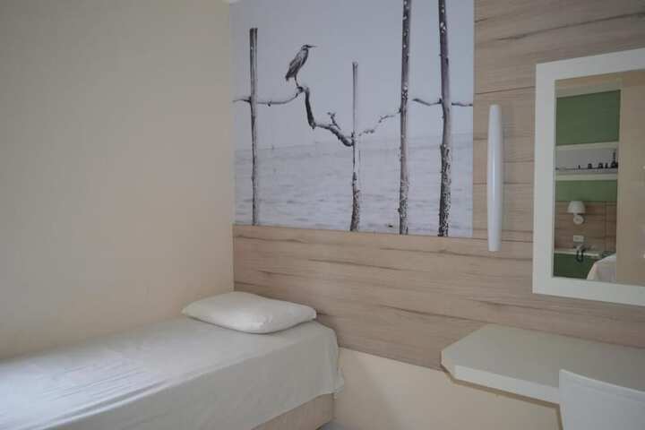 Room 10 of 27