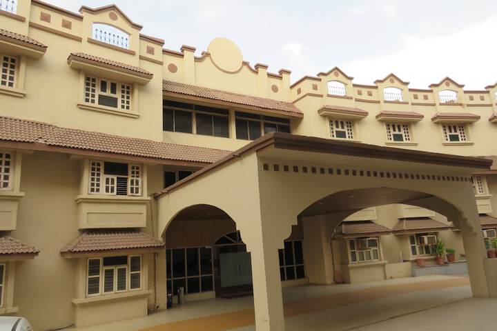 Dariyalal Hotel