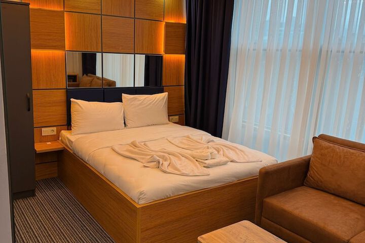 Room 3 of 6