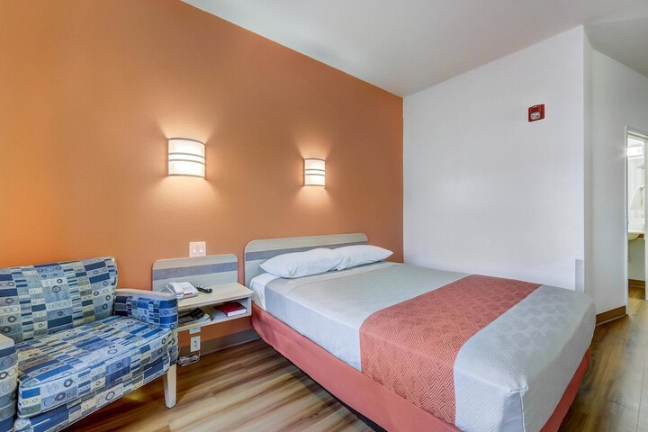 Room 6 of 34