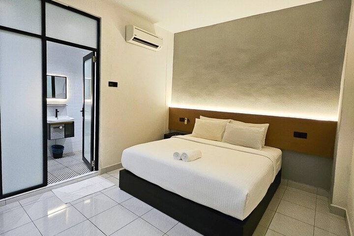 Room 63 of 102