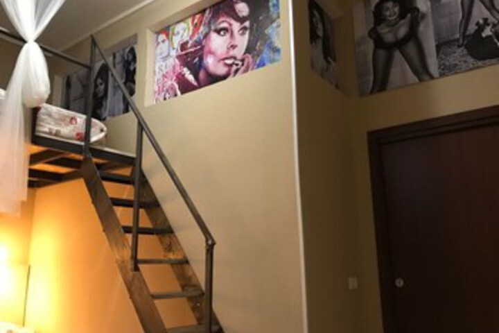 Room 19 of 38