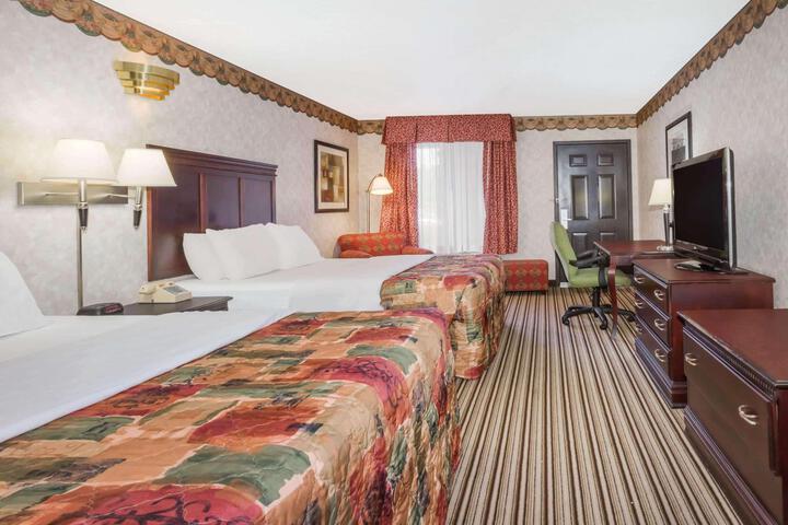 2 Double Beds (1 of 7)
